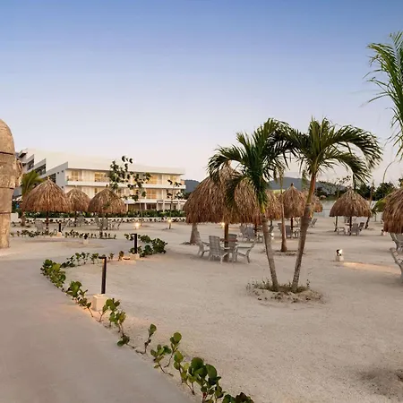 Wyndham Residences Santa Marta Aluna Beach Club-3